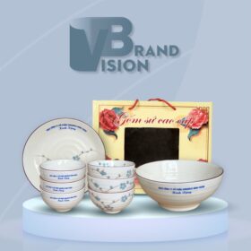 Bộ bát đĩa gốm sứ in logo Sonadezi Bình Thuận men kem hoạ tiết cành đào xanh BĐ-01
