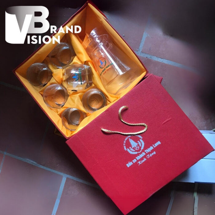 Bộ bình ly thủy tinh Luminarc in logo Công ty CP Vận tải Đức Lượng dáng bầu trứng trong suốt BBTT-14 (2) Bo-binh-ly-thuy-tinh-Luminarc-in-logo-Cong-ty-CP-Van-tai-Duc-Luong-dang-bau-trung-trong-suot-BBTT-14-2
