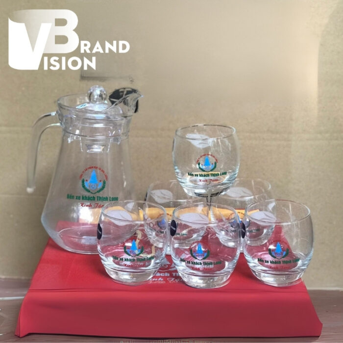 Bộ bình ly thủy tinh Luminarc in logo Công ty CP Vận tải Đức Lượng dáng bầu trứng trong suốt BBTT-14 (4) Bo-binh-ly-thuy-tinh-Luminarc-in-logo-Cong-ty-CP-Van-tai-Duc-Luong-dang-bau-trung-trong-suot-BBTT-14-4