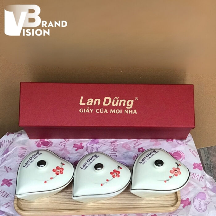 bo-3-hu-dung-mut-trai-tim-in-logo-lan-dung-hoa-tiet-dao-do-kem-khay-go-5-1