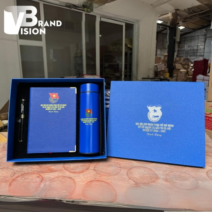 bo-giftset-qua-tang-in-logo-dai-hoi-chi-doan-tncs-ho-chi-minh-so-ke-hoach-va-dau-tu-ha-noi-binh-giu-nhiet-so-da-va-but-ky-gs-06 (1) bo-giftset-qua-tang-in-logo-dai-hoi-chi-doan-tncs-ho-chi-minh-so-ke-hoach-va-dau-tu-ha-noi-binh-giu-nhiet-so-da-va-but-ky-gs-06-1