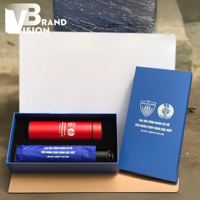 bo-giftset-qua-tang-in-logo-dai-hoi-cong-doan-co-so-tieu-doan-csbv-hang-dac-biet-binh-giu-nhiet-va-o-du-gs-11 (1) bo-giftset-qua-tang-in-logo-dai-hoi-cong-doan-co-so-tieu-doan-csbv-hang-dac-biet-binh-giu-nhiet-va-o-du-gs-11-1
