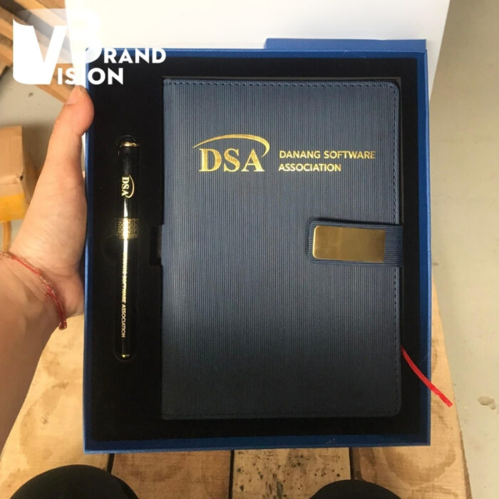 bo-giftset-qua-tang-in-logo-danang-software-association-so-da-va-but-ky-gs-13 (3) bo-giftset-qua-tang-in-logo-danang-software-association-so-da-va-but-ky-gs-13-3