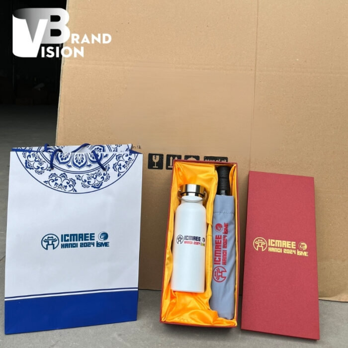 bo-giftset-qua-tang-in-logo-icmaee-hanoi-2024-isme-binh-giu-nhiet-va-o-du-gs-14 (2) bo-giftset-qua-tang-in-logo-icmaee-hanoi-2024-isme-binh-giu-nhiet-va-o-du-gs-14-2