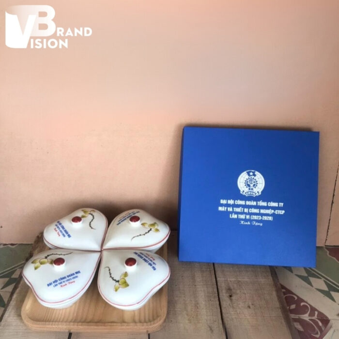 bo-khay-mut-tim-gom-su-in-logo-dai-hoi-cong-doan-tong-cong-ty-may-va-thiet-bi-cong-nghiep-ctcp-lan-thu-vii-2023-2028-lam-qua-tang-hoa-tiet-hoa-sen-km-04 (6) bo-khay-mut-tim-gom-su-in-logo-dai-hoi-cong-doan-tong-cong-ty-may-va-thiet-bi-cong-nghiep-ctcp-lan-thu-vii-2023-2028-lam-qua-tang-hoa-tiet-hoa-sen-km-04-3