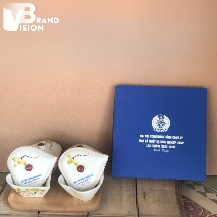 bo-khay-mut-tim-gom-su-in-logo-dai-hoi-cong-doan-tong-cong-ty-may-va-thiet-bi-cong-nghiep-ctcp-lan-thu-vii-2023-2028-lam-qua-tang-hoa-tiet-hoa-sen-km-04 (8) bo-khay-mut-tim-gom-su-in-logo-dai-hoi-cong-doan-tong-cong-ty-may-va-thiet-bi-cong-nghiep-ctcp-lan-thu-vii-2023-2028-lam-qua-tang-hoa-tiet-hoa-sen-km-04-5