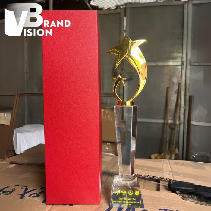 cup-vinh-danh-pha-le-hinh-ngoi-sao-in-logo-cuoc-thi-sang-tao-danh-cho-thanh-nien-nhi-dong-tinh-nghe-an-nam-2023-2024-knc-03 (7) cup-vinh-danh-pha-le-hinh-ngoi-sao-in-logo-cuoc-thi-sang-tao-danh-cho-thanh-nien-nhi-dong-tinh-nghe-an-nam-2023-2024-knc-03-7