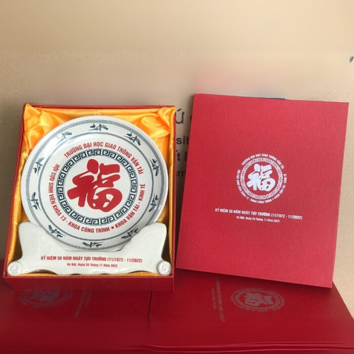 dia-bieu-trung-gom-su-in-logo-ky-niem-50-nam-ngay-tuu-truong-dai-hoc-giao-thong-van-tai-phi-22cm-dbt-03-3