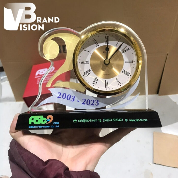 dong-ho-de-ban-pha-le-in-logo-saigon-fabrication-co-ltd-knc-03 (2) dong-ho-de-ban-pha-le-in-logo-saigon-fabrication-co-ltd-knc-03-2