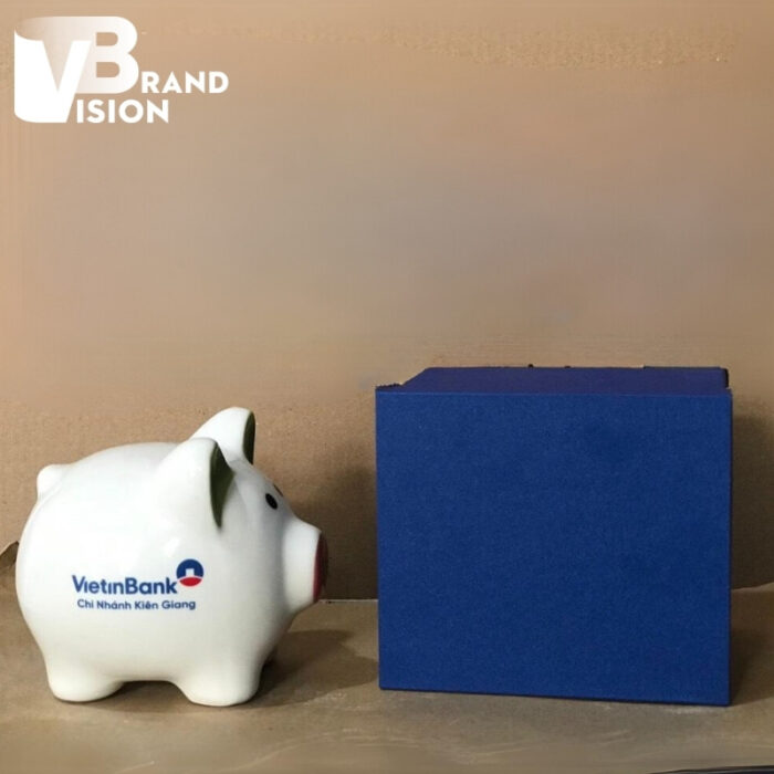 heo-dat-gom-su-in-logo-ngan-hang-vietinbank-chi-nhanh-kien-giang-mau-trang-xanh-kich-thuoc-13x14x14cm-hd-04 (3) heo-dat-gom-su-in-logo-ngan-hang-vietinbank-chi-nhanh-kien-giang-mau-trang-xanh-kich-thuoc-13x14x14cm-hd-04-3