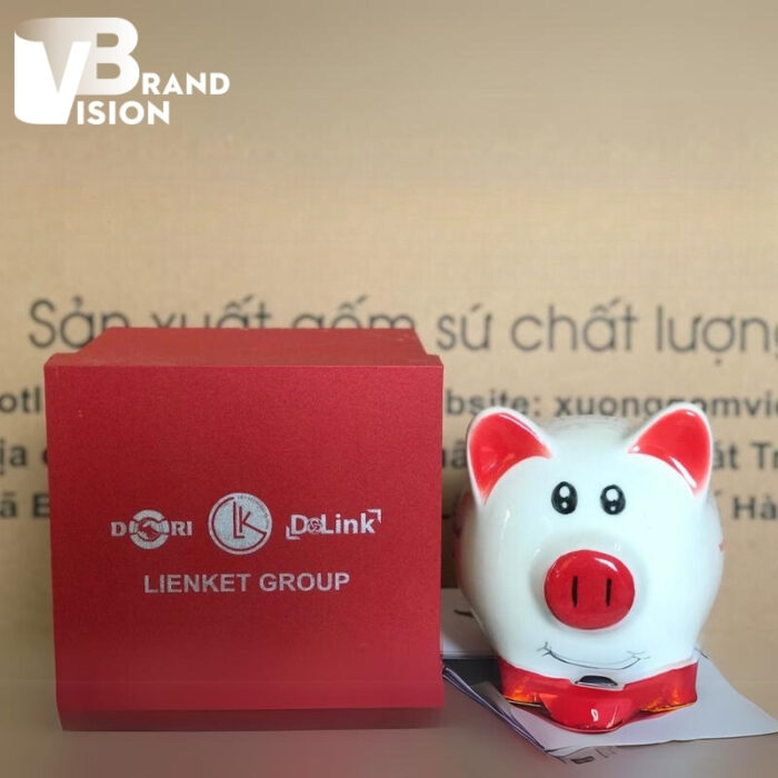 heo-dat-in-logo-lienket-group-mau-trang-do-kich-thuoc-13x14x14cm-hd-03 (3) heo-dat-in-logo-lienket-group-mau-trang-do-kich-thuoc-13x14x14cm-hd-03-3
