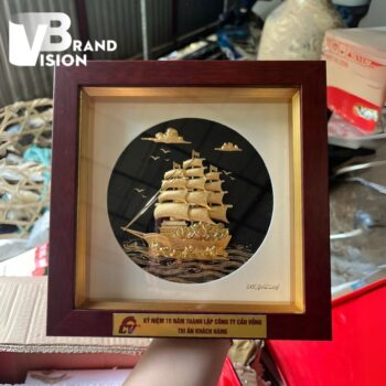 Tranh dát vàng 24K in logo họa tiết thuận buồm xuôi gió