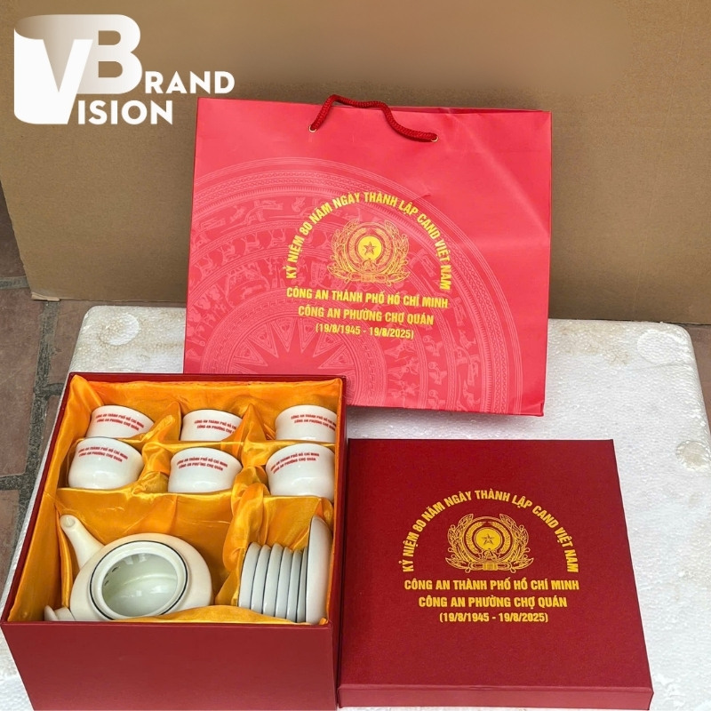 Ấm chén in logo quà tặng đại hội