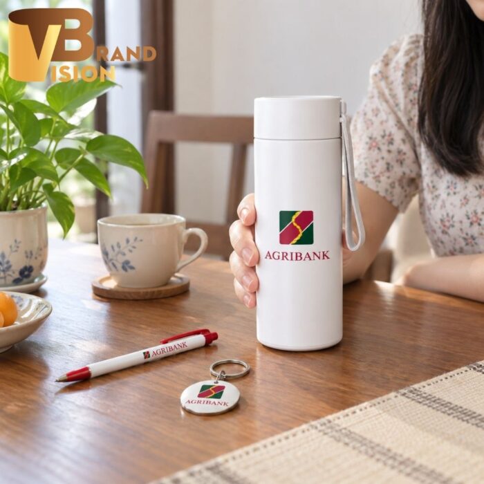 Bộ quà tặng bình nước, móc khóa, bút bi in logo
