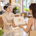 Bộ Giftset 3 Món Mũ Lưỡi Trai, Cốc Sứ Và Khăn Lụa In Logo Quà 20/10