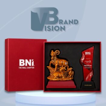 Bộ Giftset Vinh Danh Tượng Dê Và Biểu Trưng Pha Lê In Logo