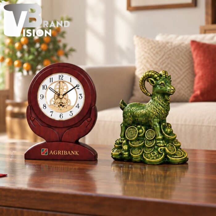 giftset-tuong-de-va-dong-ho-de-ban (5) Bộ Quà Tặng Cao Cấp Đồng Hồ Để Bàn Và Tượng Dê Gốm Sứ